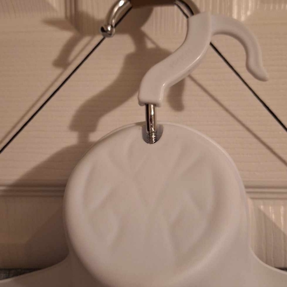 Womens  plastic display torso. pic shows a shirt fits like a medium. - Picture 2 of 4